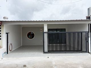 Casa adosada en venta de 2 habitaciones en Mueang Phuket, Phuket