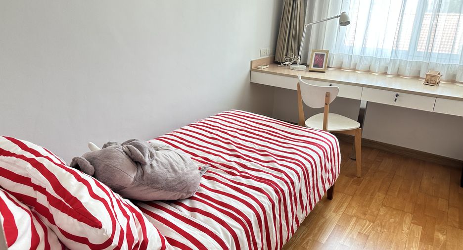 Condo en alquiler de 3 habitaciones en Phra Khanong, Bangkok