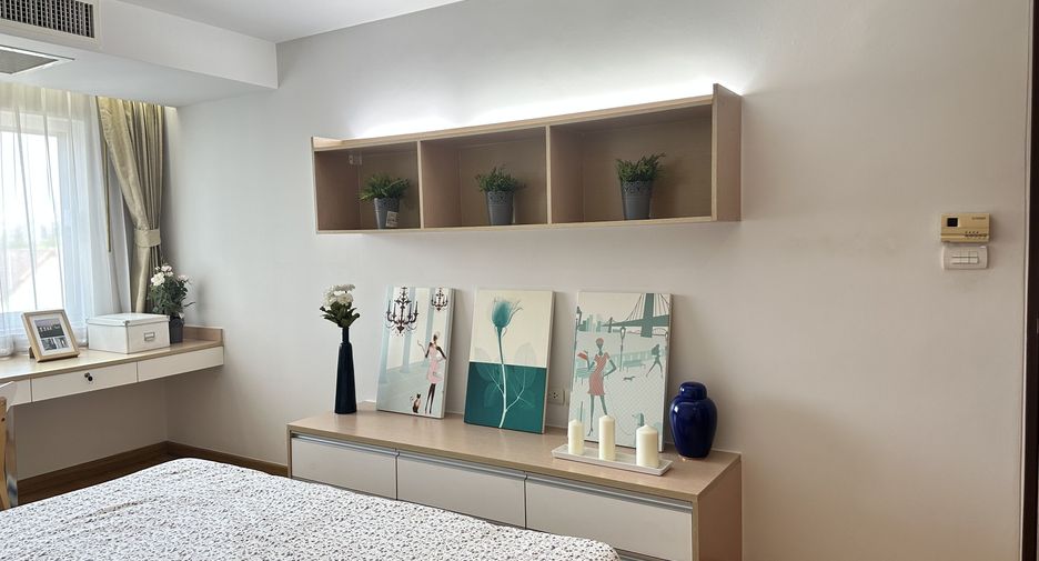 Condo en alquiler de 3 habitaciones en Phra Khanong, Bangkok