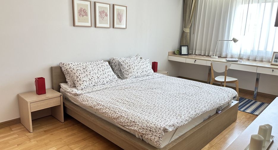 Condo en alquiler de 3 habitaciones en Phra Khanong, Bangkok