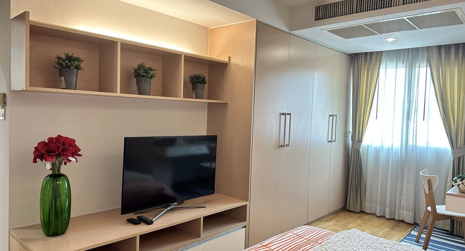Condo en alquiler de 3 habitaciones en Phra Khanong, Bangkok