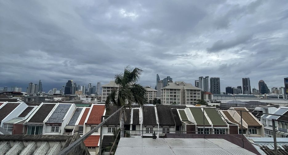 Casa adosada en venta de 3 habitaciones en Yan Nawa, Bangkok