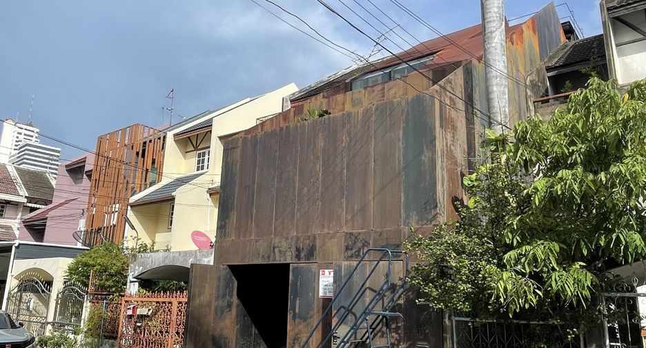 Casa adosada en venta de 3 habitaciones en Yan Nawa, Bangkok