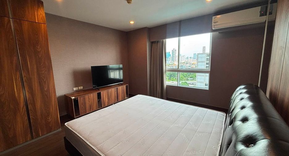 For rent 3 bedrooms condo in Yan Nawa, Bangkok