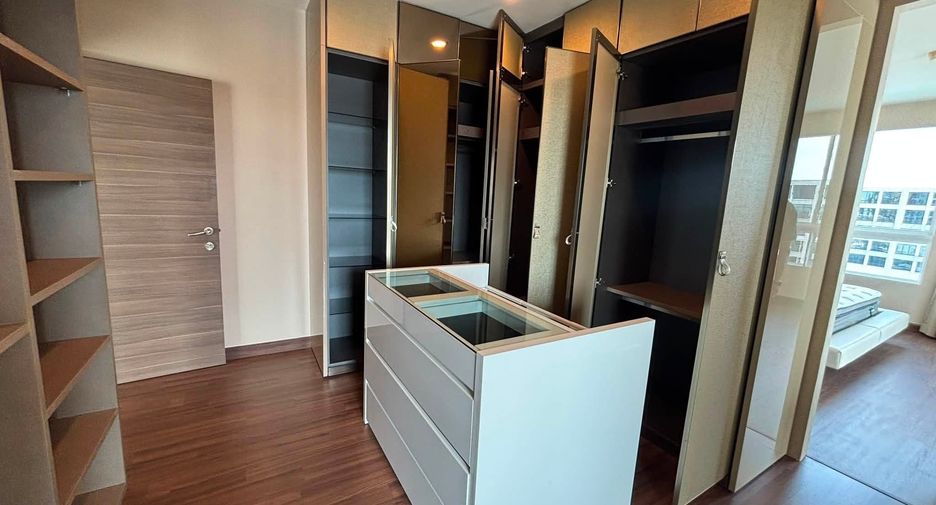 For rent 3 bedrooms condo in Yan Nawa, Bangkok