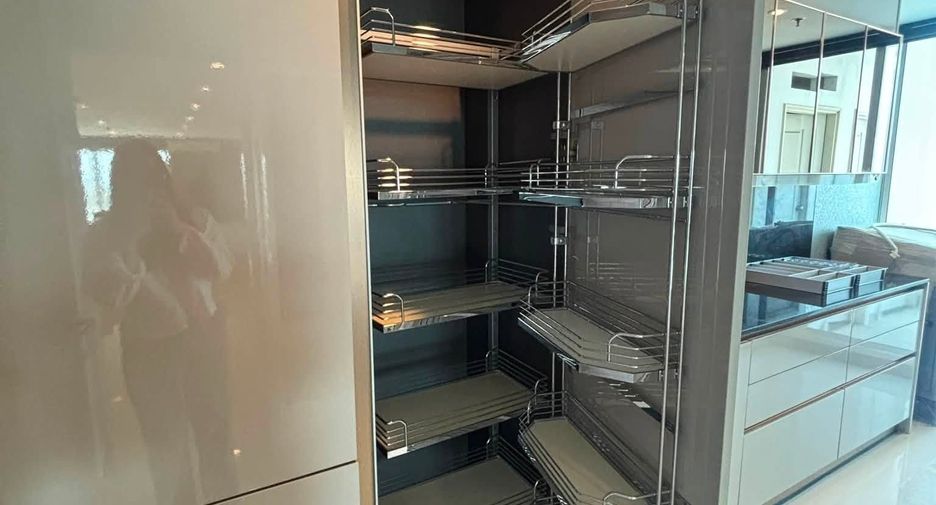 For rent 3 bedrooms condo in Yan Nawa, Bangkok