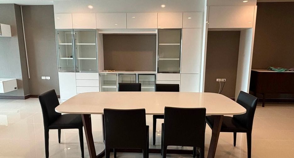 For rent 3 bedrooms condo in Yan Nawa, Bangkok