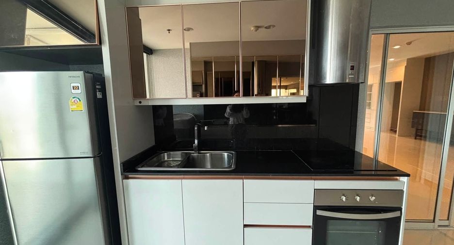 For rent 3 bedrooms condo in Yan Nawa, Bangkok