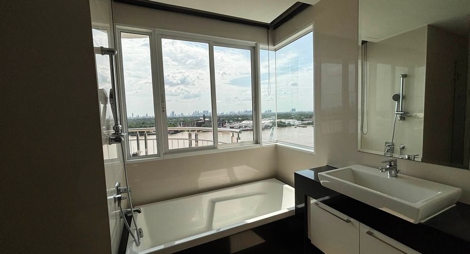 For rent 3 bedrooms condo in Yan Nawa, Bangkok