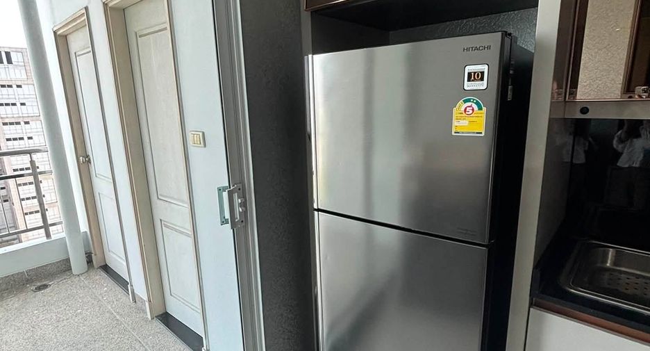 For rent 3 bedrooms condo in Yan Nawa, Bangkok