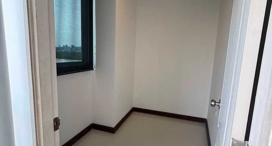 For rent 3 bedrooms condo in Yan Nawa, Bangkok