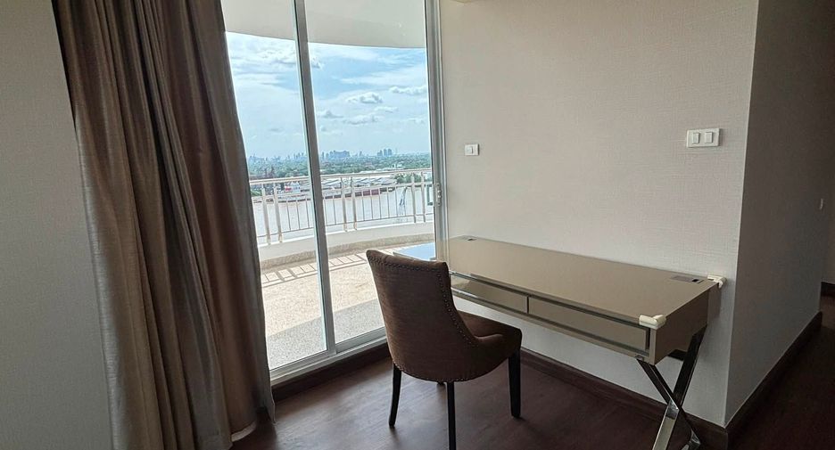 For rent 3 bedrooms condo in Yan Nawa, Bangkok