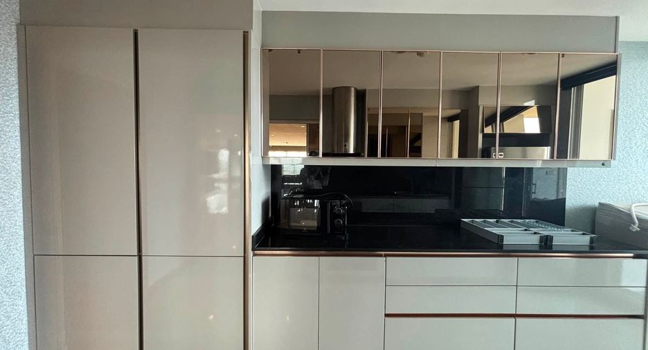 For rent 3 bedrooms condo in Yan Nawa, Bangkok