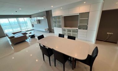 For rent 3 bedrooms condo in Yan Nawa, Bangkok