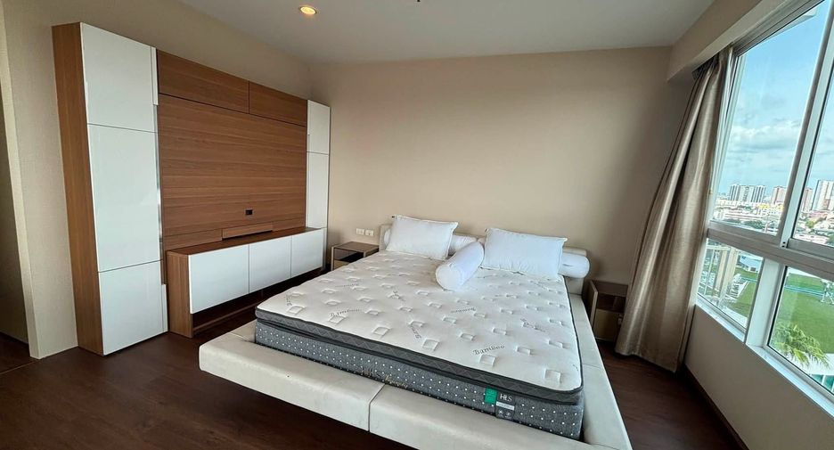 For rent 3 bedrooms condo in Yan Nawa, Bangkok