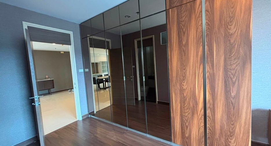For rent 3 bedrooms condo in Yan Nawa, Bangkok
