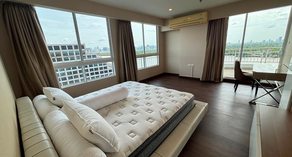 For rent 3 bedrooms condo in Yan Nawa, Bangkok