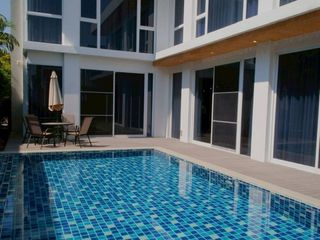 For rent 4 bedrooms house in San Kamphaeng, Chiang Mai