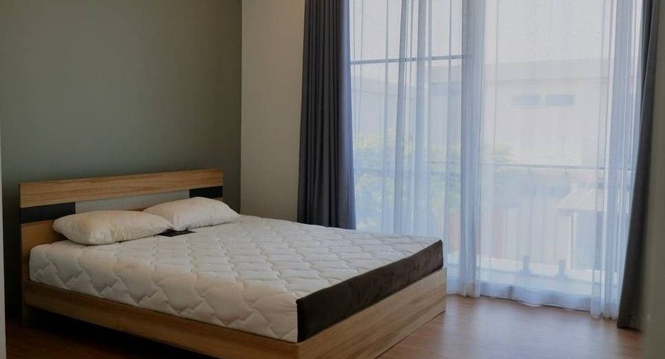 For rent 4 bedrooms house in San Kamphaeng, Chiang Mai