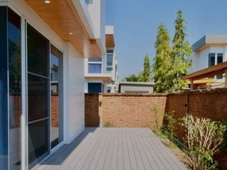 For rent 4 bedrooms house in San Kamphaeng, Chiang Mai