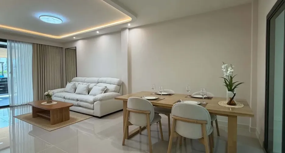 For rent 3 bedrooms townhouse in Bang Phli, Samut Prakan