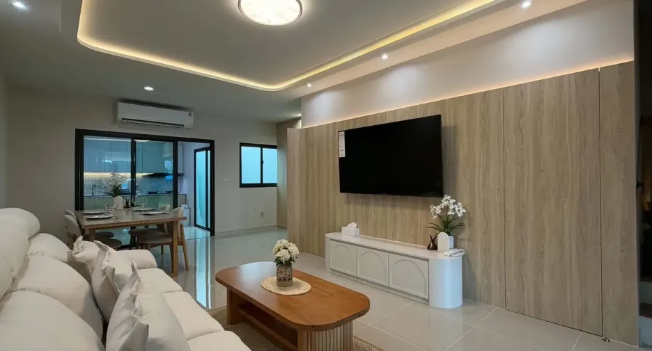 For rent 3 bedrooms townhouse in Bang Phli, Samut Prakan