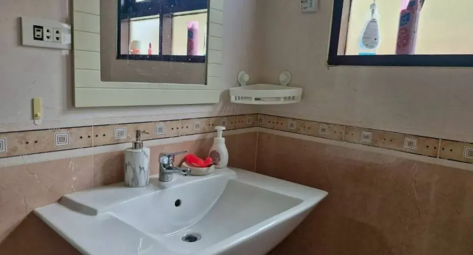 For rent 4 bedrooms villa in Huay Yai, Pattaya