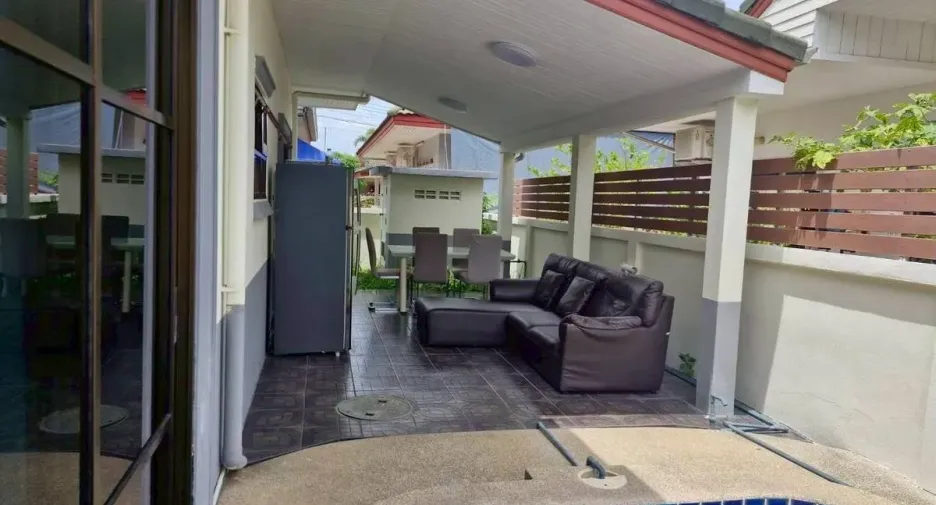 For rent 4 bedrooms villa in Huay Yai, Pattaya