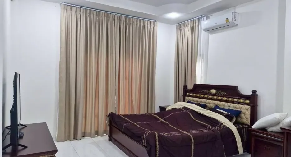 For rent 4 bedrooms villa in Huay Yai, Pattaya