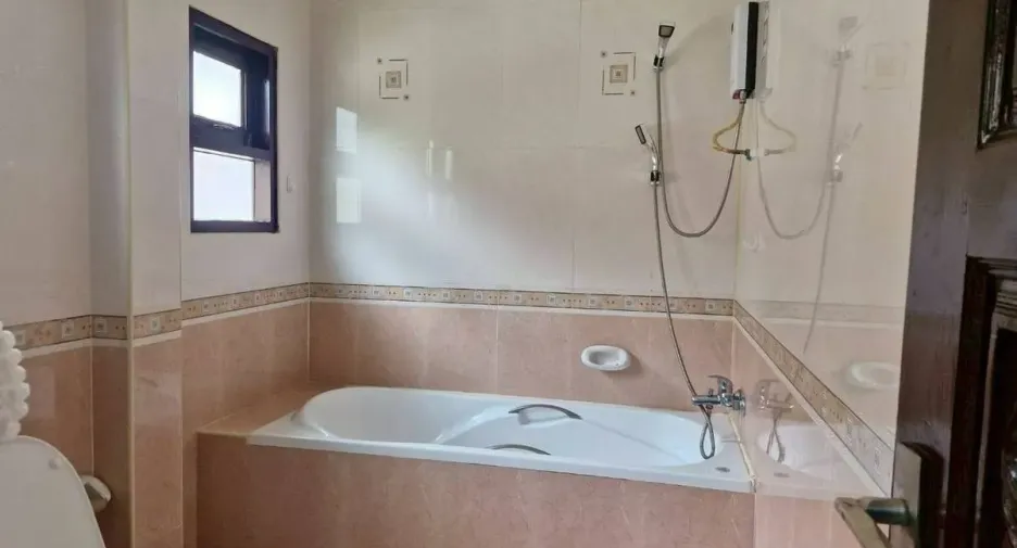 For rent 4 bedrooms villa in Huay Yai, Pattaya