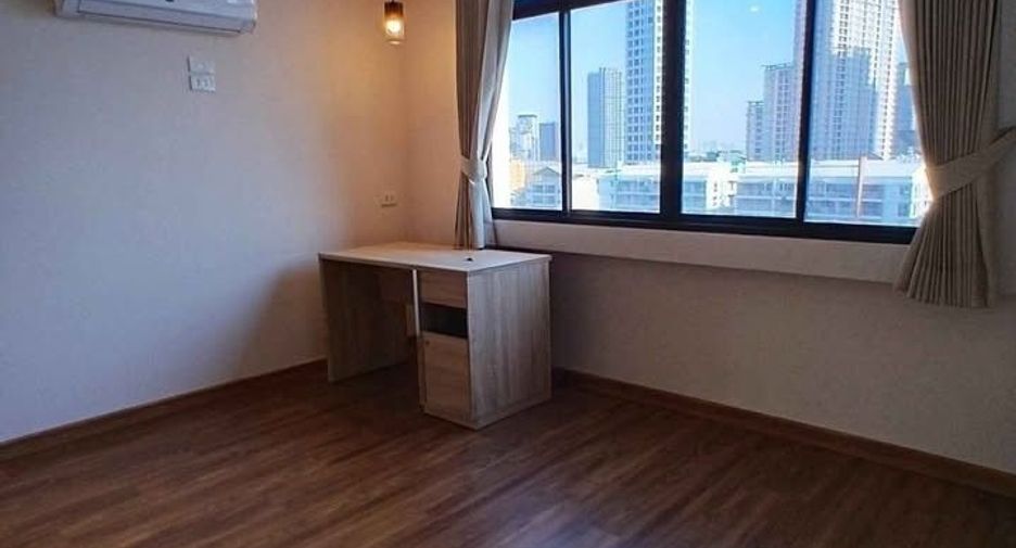 For rent 3 ベッドルーム condo in Phra Khanong, Bangkok