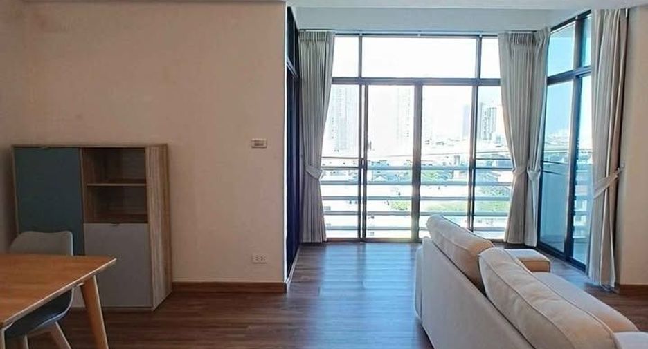 For rent 3 ベッドルーム condo in Phra Khanong, Bangkok
