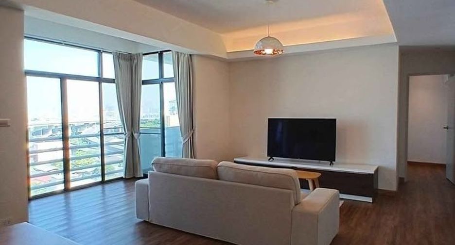 For rent 3 ベッドルーム condo in Phra Khanong, Bangkok