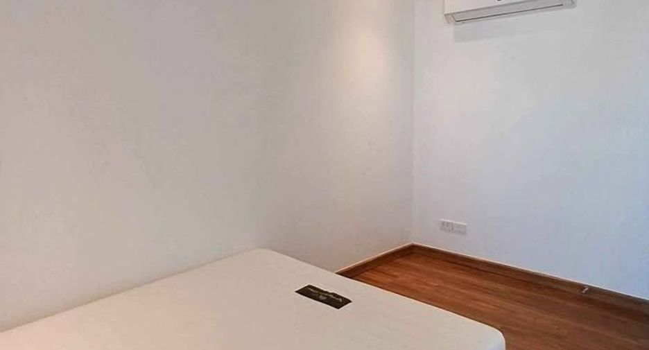 For rent 3 ベッドルーム condo in Phra Khanong, Bangkok