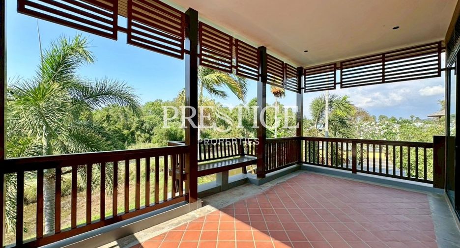 Casa en alquiler de 4 habitaciones en Bang Lamung, Chonburi