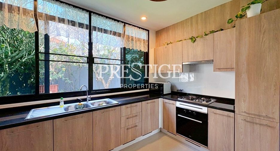 Casa en alquiler de 4 habitaciones en Bang Lamung, Chonburi