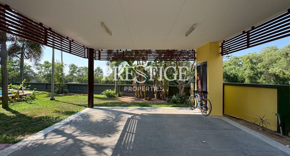 Casa en alquiler de 4 habitaciones en Bang Lamung, Chonburi