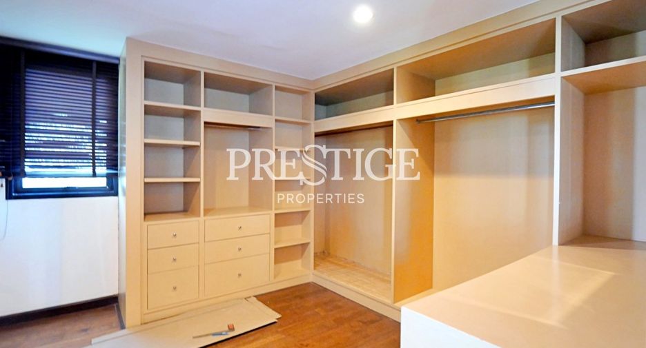 Casa en alquiler de 4 habitaciones en Bang Lamung, Chonburi