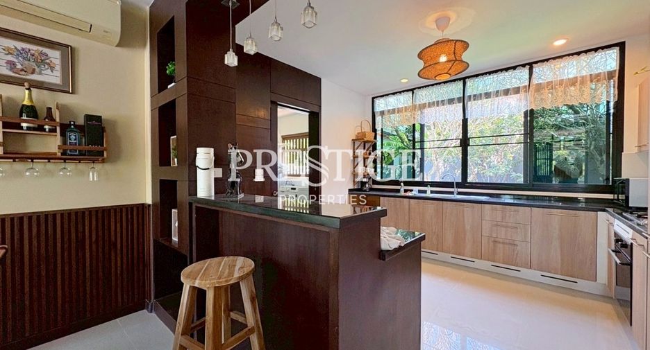 Casa en alquiler de 4 habitaciones en Bang Lamung, Chonburi