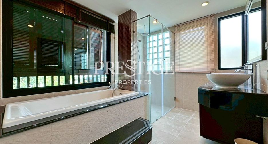 Casa en alquiler de 4 habitaciones en Bang Lamung, Chonburi