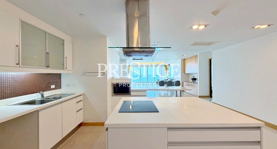 For rent 3 bedrooms condo in Jomtien, Pattaya