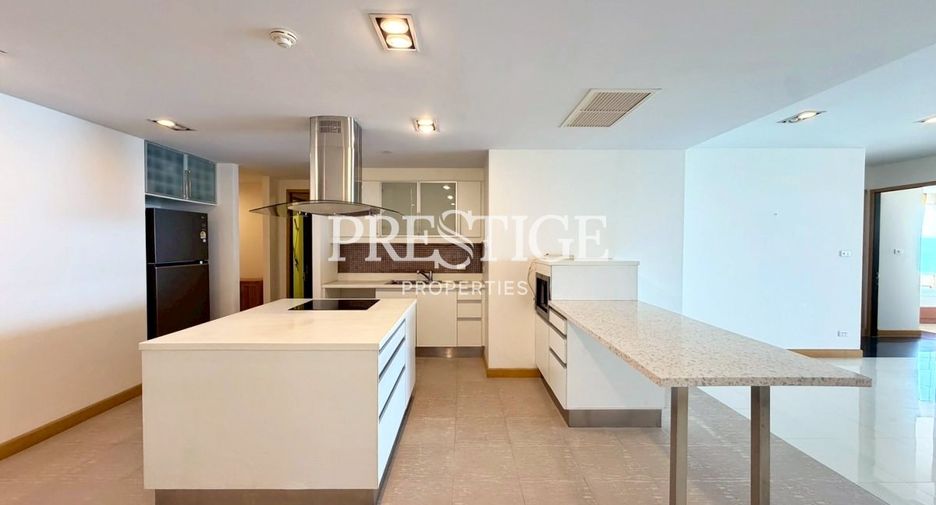 For rent 3 bedrooms condo in Jomtien, Pattaya