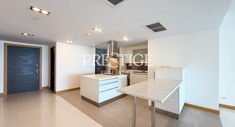 For rent 3 bedrooms condo in Jomtien, Pattaya