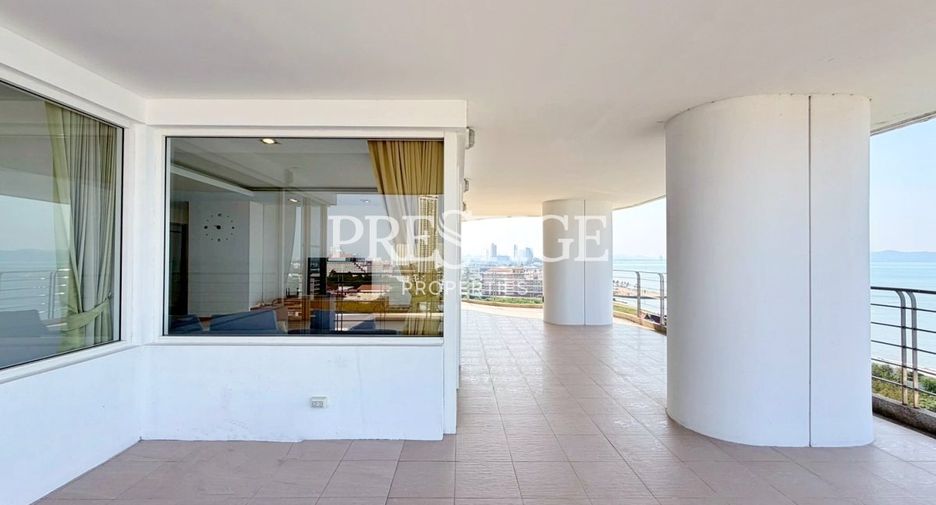 For rent 3 bedrooms condo in Jomtien, Pattaya