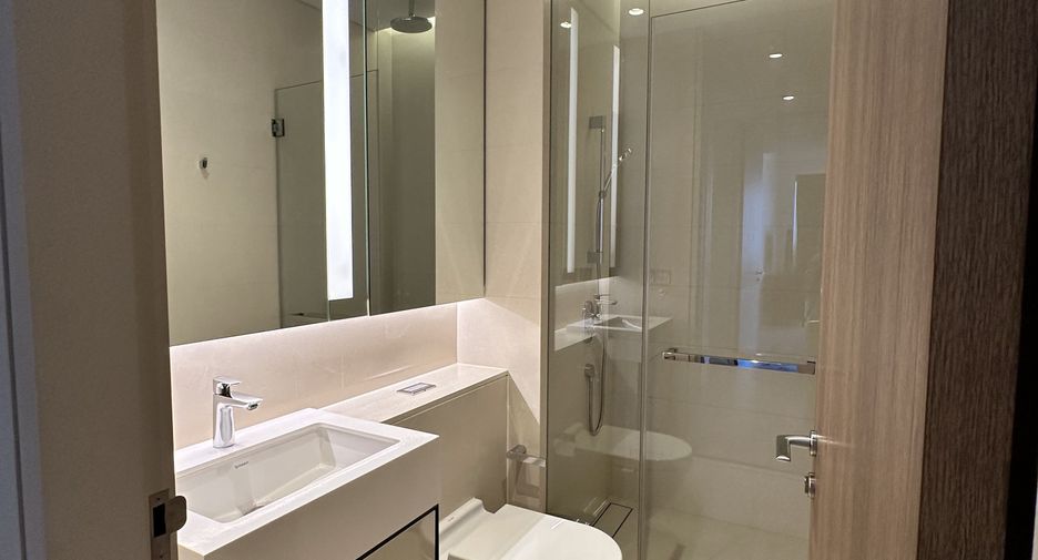 For rent 5 bedrooms condo in Watthana, Bangkok