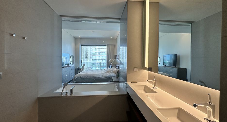 For rent 5 bedrooms condo in Watthana, Bangkok