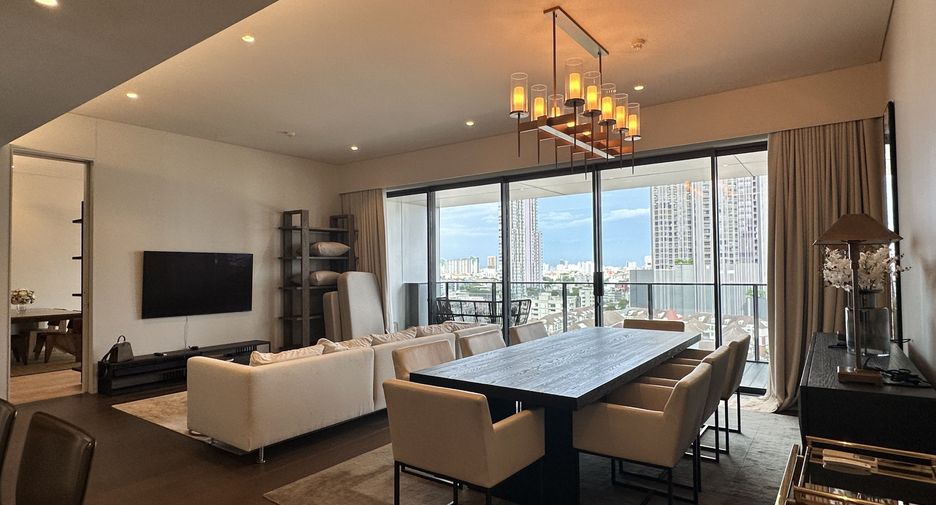For rent 5 bedrooms condo in Watthana, Bangkok