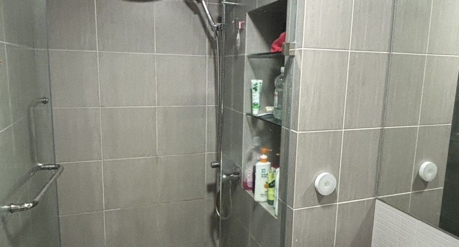 For sale 1 bed condo in Mueang Samut Prakan, Samut Prakan