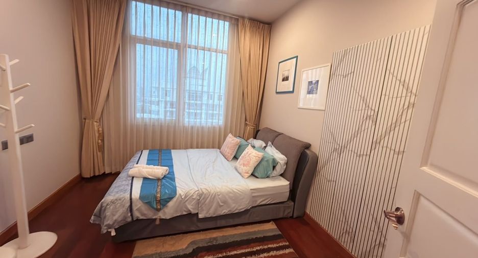 For rent 4 bedrooms condo in Huai Khwang, Bangkok