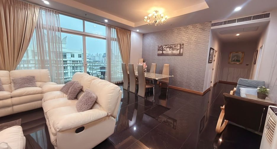 For rent 4 bedrooms condo in Huai Khwang, Bangkok